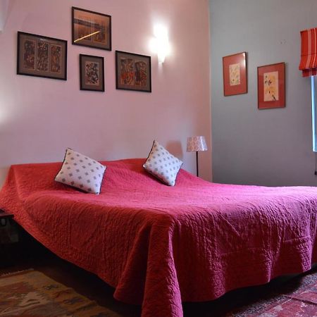 G 49 Bed & Breakfast Yeni Delhi Dış mekan fotoğraf
