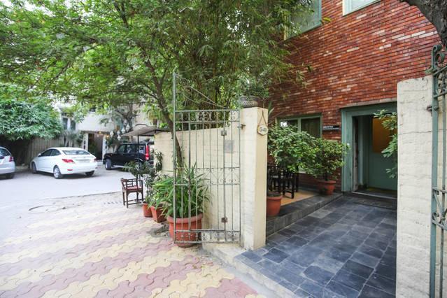 G 49 Bed & Breakfast Yeni Delhi Dış mekan fotoğraf