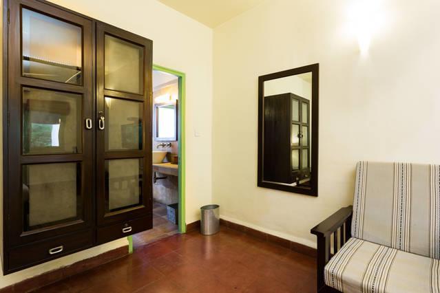 G 49 Bed & Breakfast Yeni Delhi Dış mekan fotoğraf