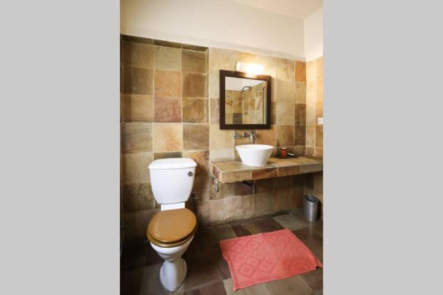 G 49 Bed & Breakfast Yeni Delhi Dış mekan fotoğraf
