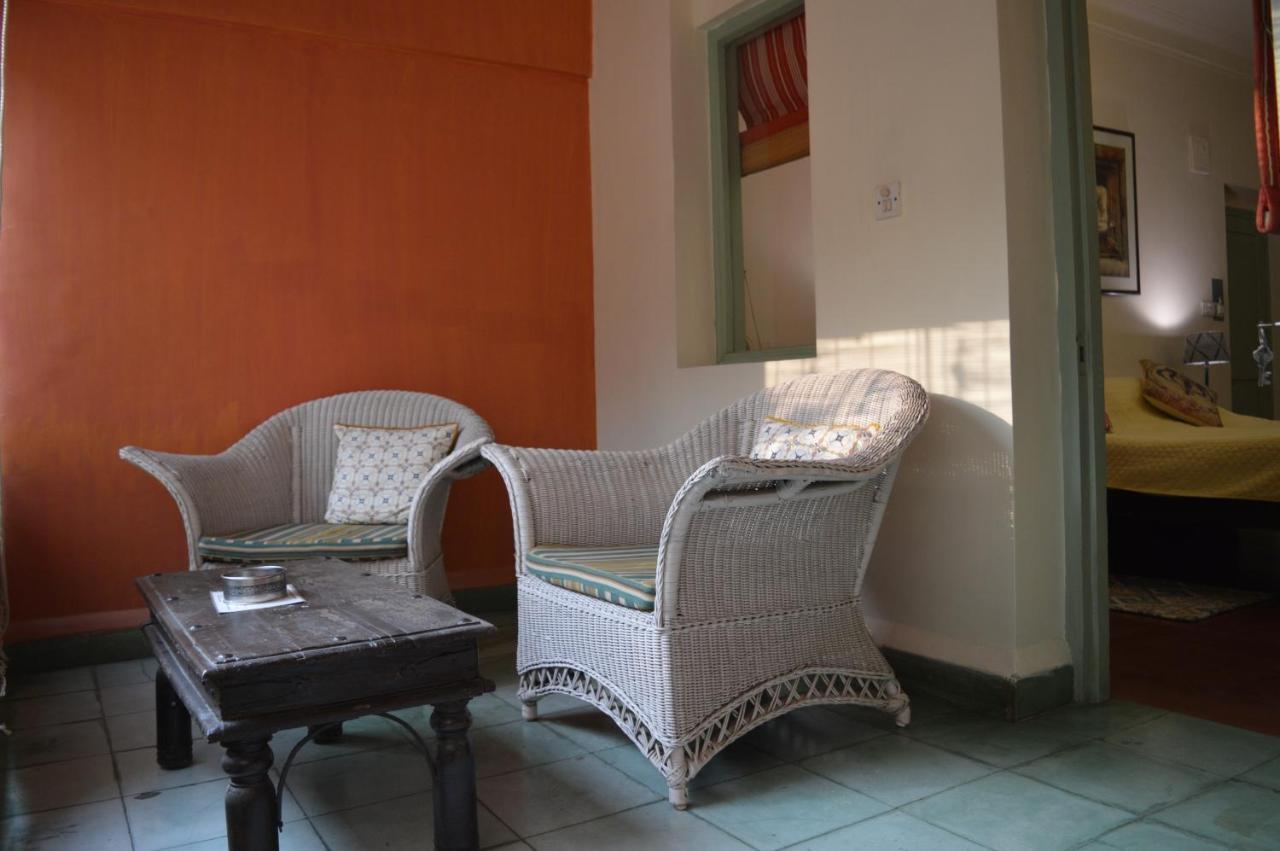 G 49 Bed & Breakfast Yeni Delhi Dış mekan fotoğraf