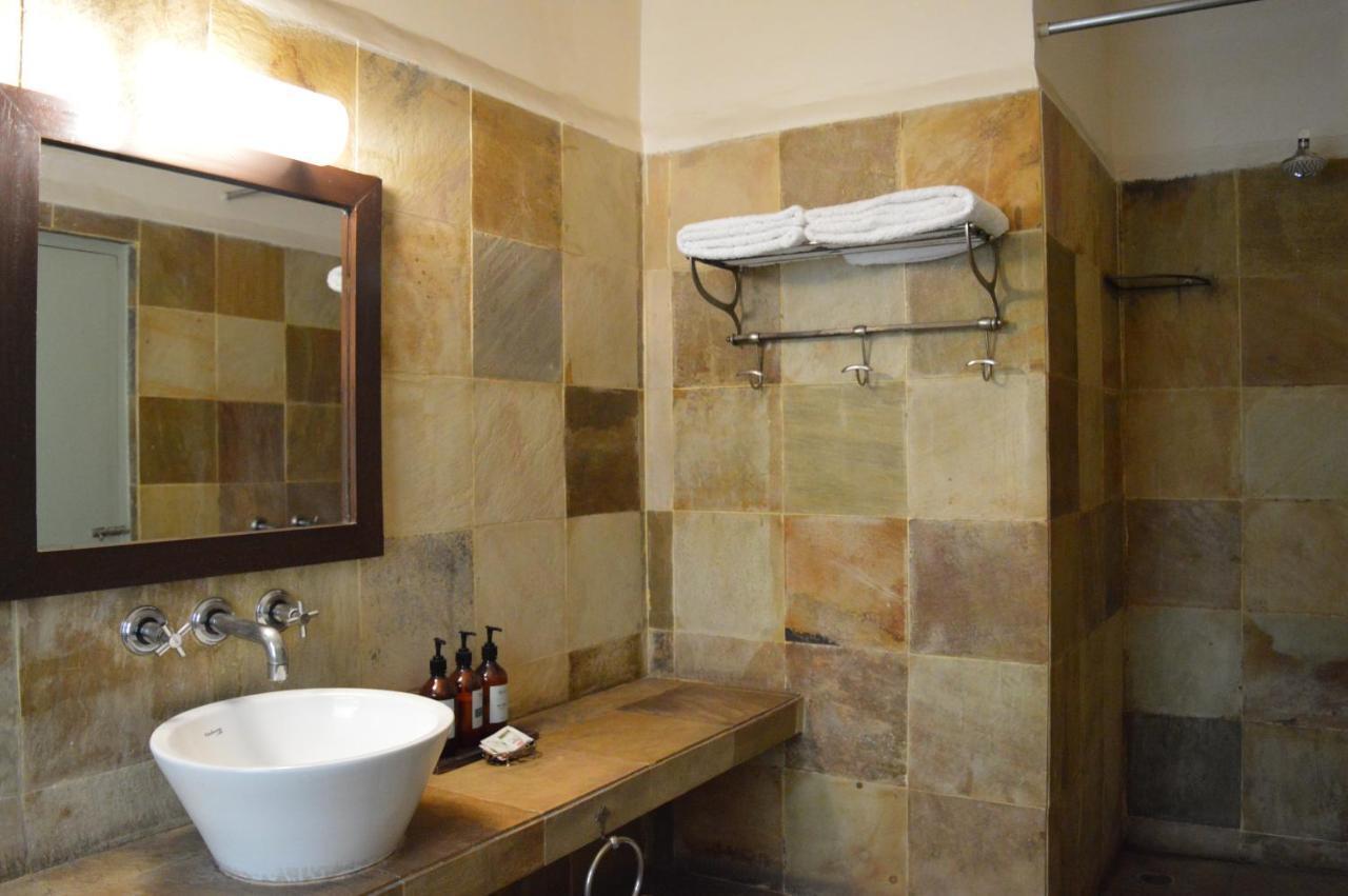 G 49 Bed & Breakfast Yeni Delhi Dış mekan fotoğraf