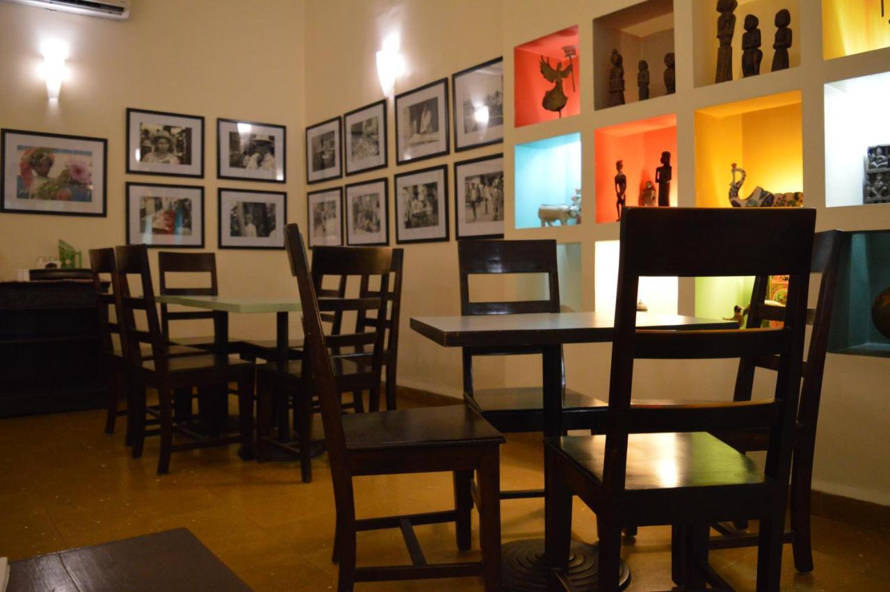 G 49 Bed & Breakfast Yeni Delhi Dış mekan fotoğraf