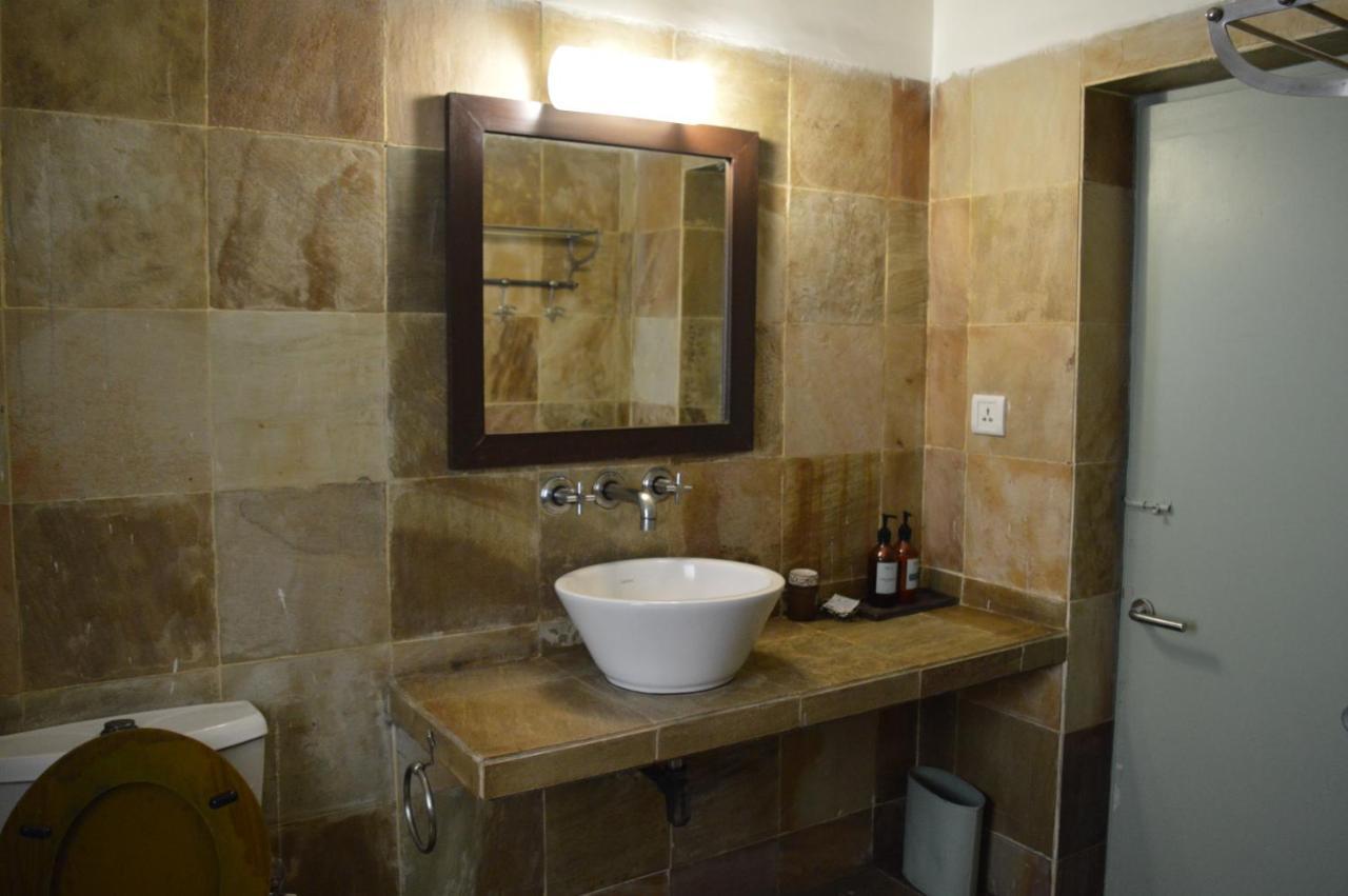 G 49 Bed & Breakfast Yeni Delhi Dış mekan fotoğraf